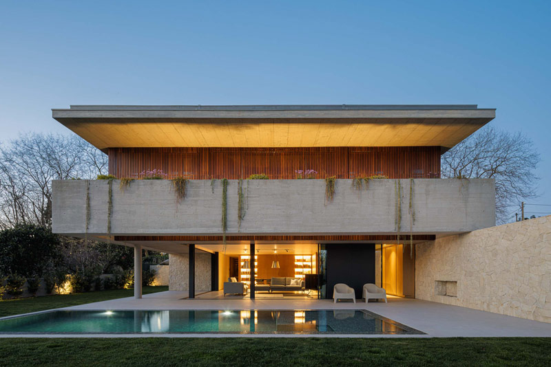 Betonowy dom z ciepłym i pomysłowym wnętrzem