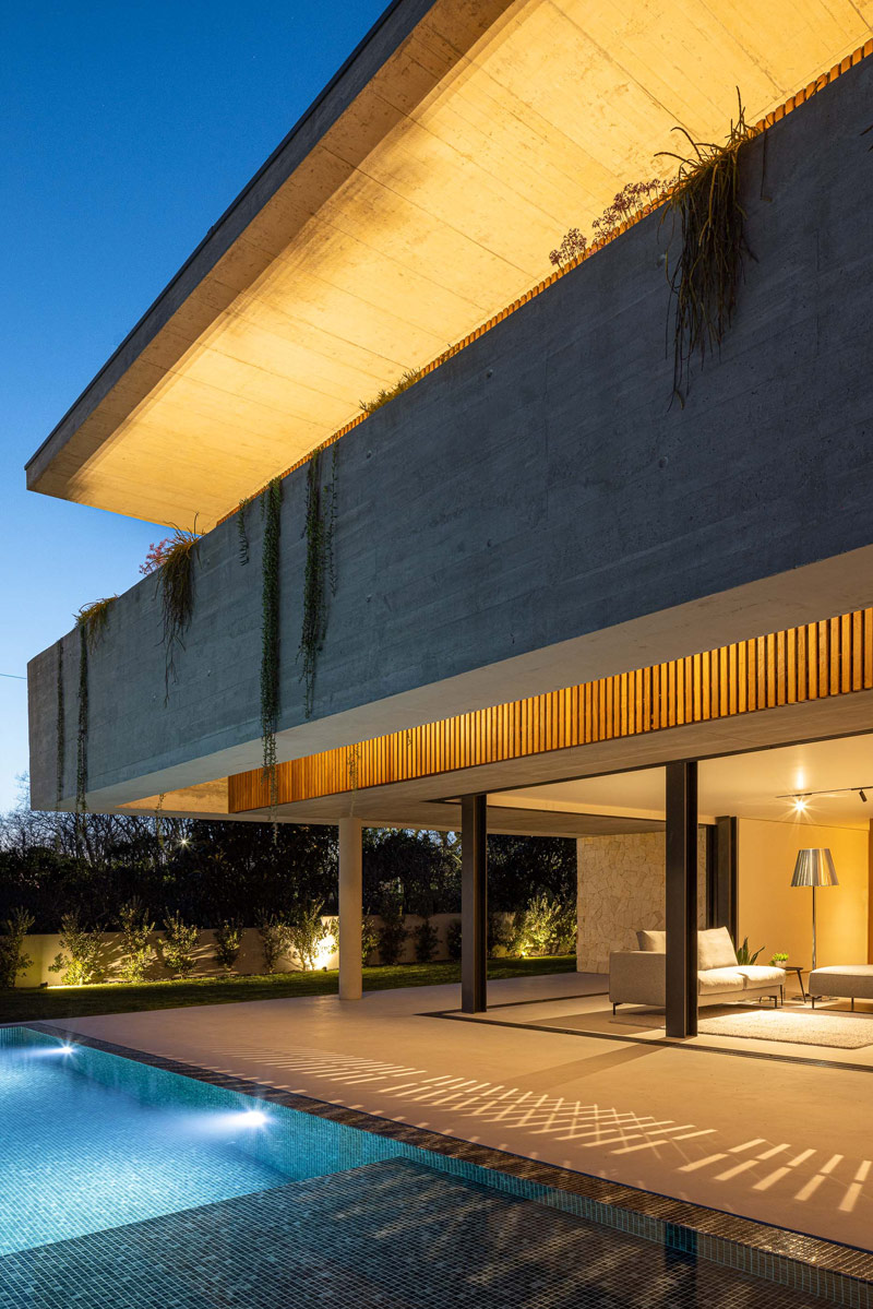 Betonowy dom z ciepłym i pomysłowym wnętrzem