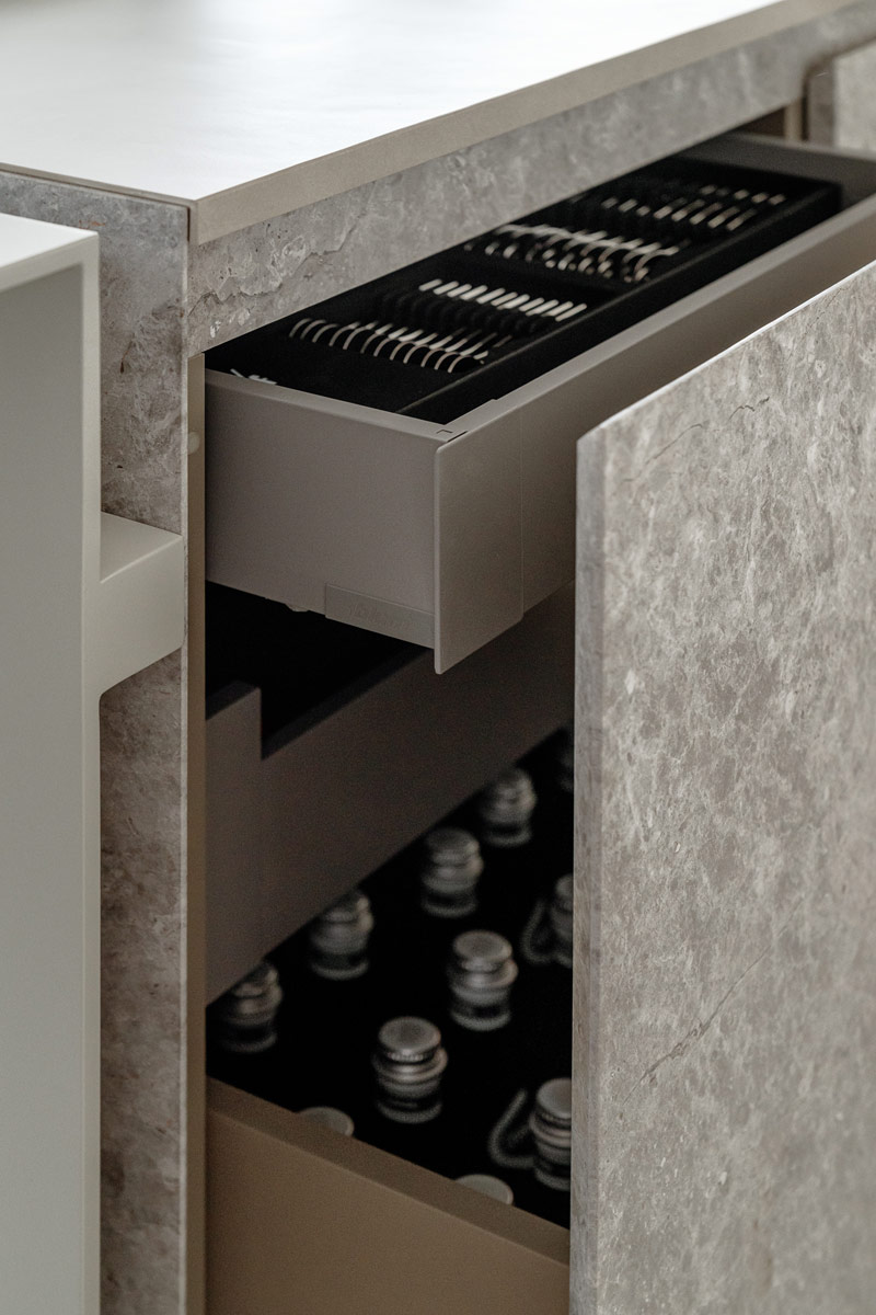 Kojąca harmonia barw we wnętrzach luksusowego apartamentu