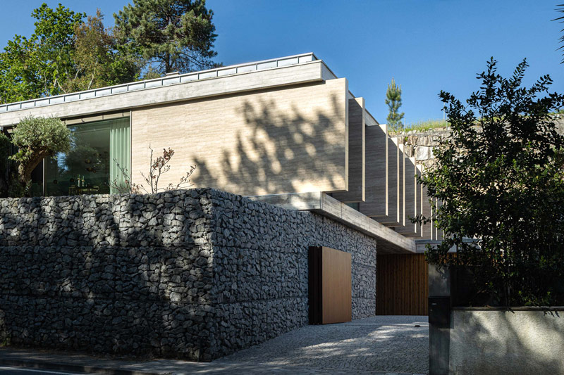 Architektura w dialogu z otoczeniem – prosty i wyrazisty dom w Portugalii