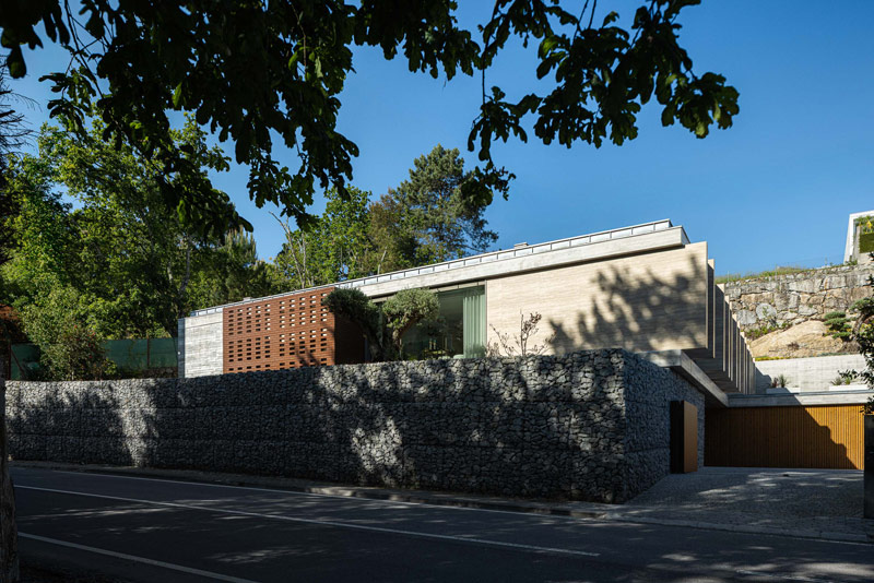 Architektura w dialogu z otoczeniem – prosty i wyrazisty dom w Portugalii