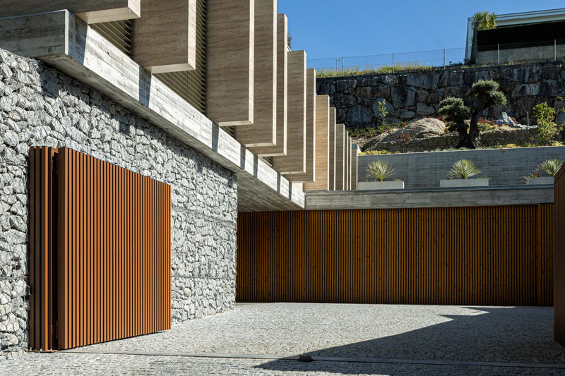 Architektura w dialogu z otoczeniem – prosty i wyrazisty dom w Portugalii