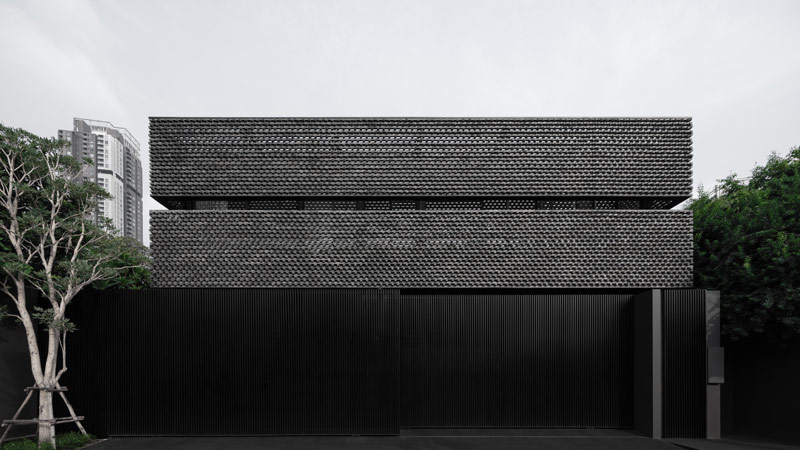 Oryginalny dom z torem biegowym oplatającym część mieszkalną