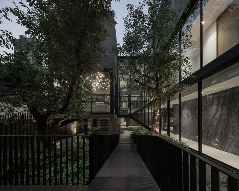 Oryginalny dom z torem biegowym oplatającym część mieszkalną