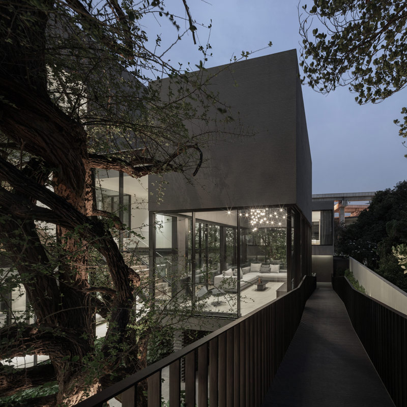 Oryginalny dom z torem biegowym oplatającym część mieszkalną