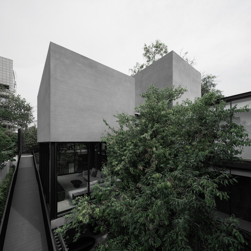 Oryginalny dom z torem biegowym oplatającym część mieszkalną