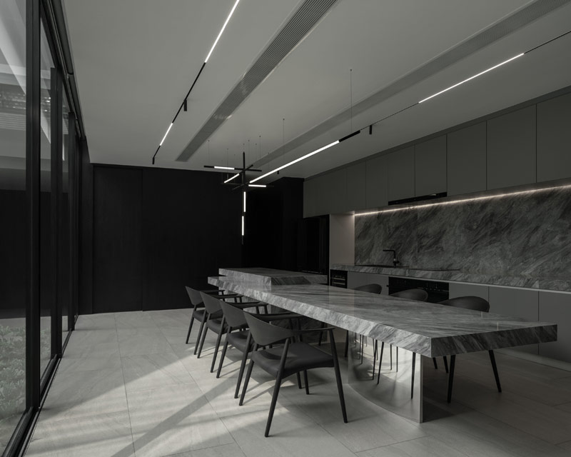 Oryginalny dom z torem biegowym oplatającym część mieszkalną