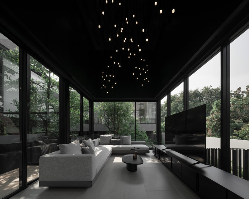 Oryginalny dom z torem biegowym oplatającym część mieszkalną