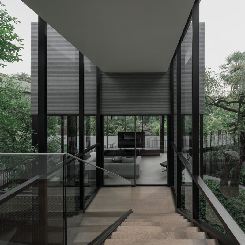 Oryginalny dom z torem biegowym oplatającym część mieszkalną