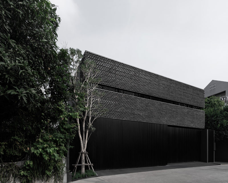 Oryginalny dom z torem biegowym oplatającym część mieszkalną