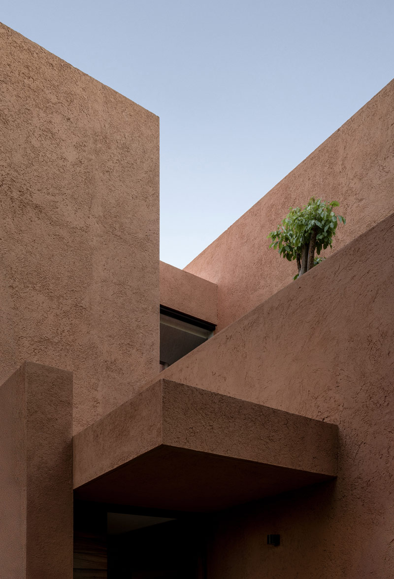 Dom na obrzeżach M&eacute;ridy – r&oacute;wnowaga między tradycją a wsp&oacute;łczesnością