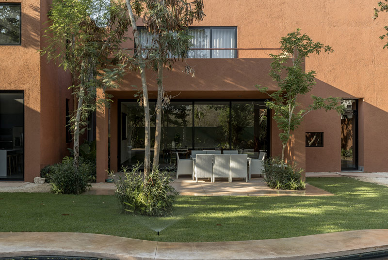 Dom na obrzeżach M&eacute;ridy – r&oacute;wnowaga między tradycją a wsp&oacute;łczesnością