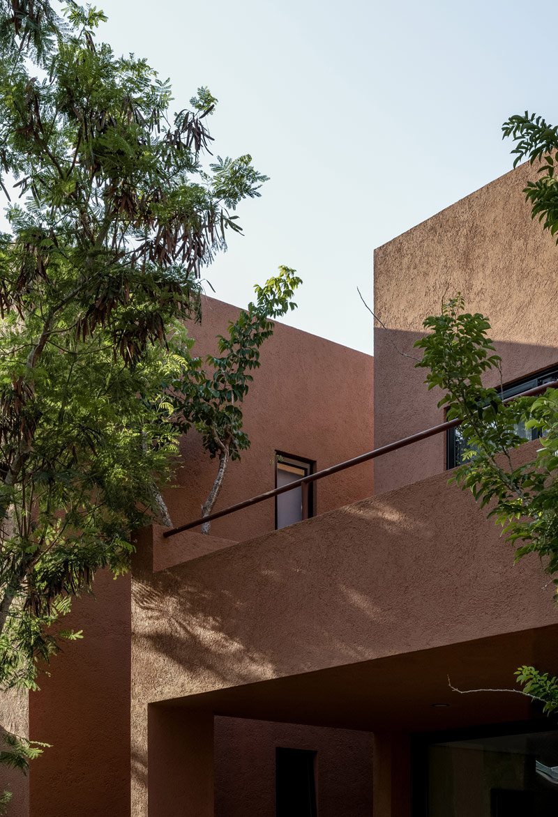 Dom na obrzeżach M&eacute;ridy – r&oacute;wnowaga między tradycją a wsp&oacute;łczesnością