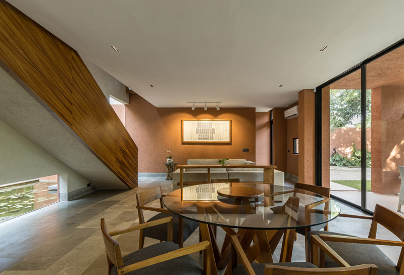 Dom na obrzeżach M&eacute;ridy – r&oacute;wnowaga między tradycją a wsp&oacute;łczesnością