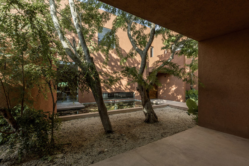 Dom na obrzeżach M&eacute;ridy – r&oacute;wnowaga między tradycją a wsp&oacute;łczesnością