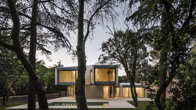 Nietypowa forma domu w Torrelodones