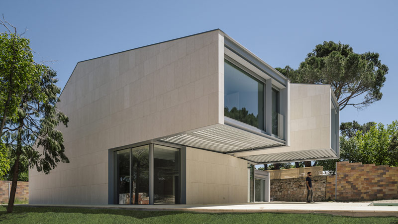Nietypowa forma domu w Torrelodones