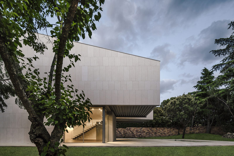 Nietypowa forma domu w Torrelodones