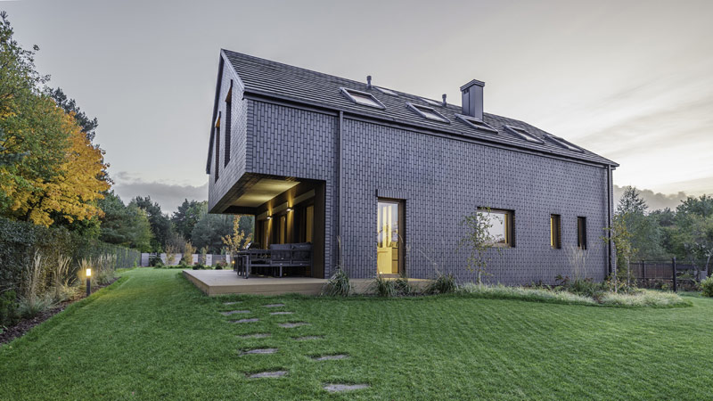 Ciemny dom w Kampinosie