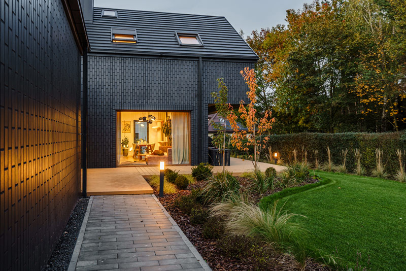 Ciemny dom w Kampinosie