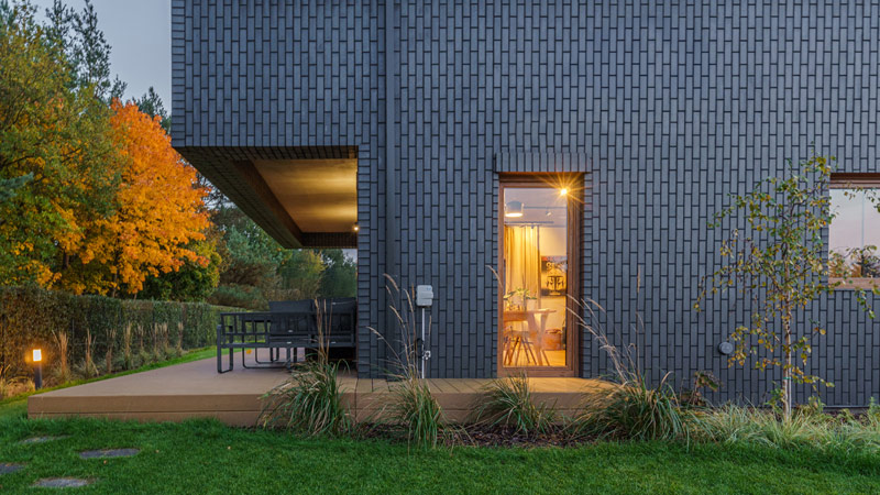 Ciemny dom w Kampinosie