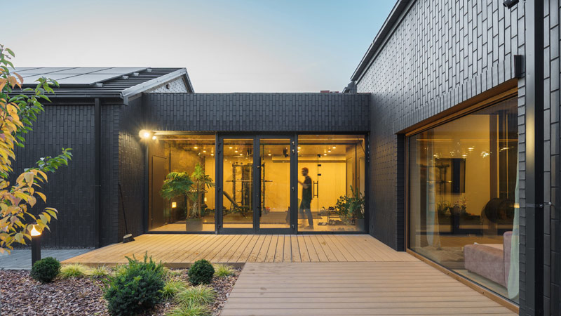 Ciemny dom w Kampinosie