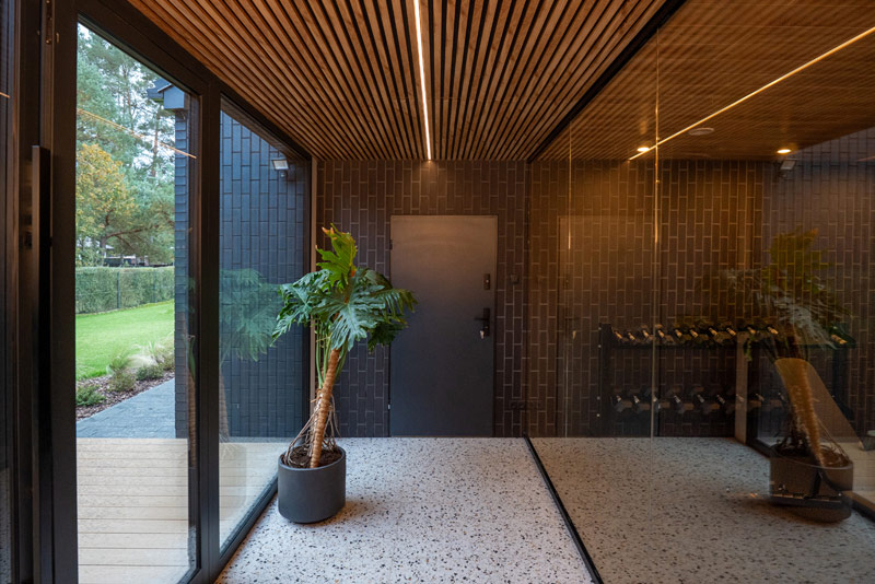 Ciemny dom w Kampinosie