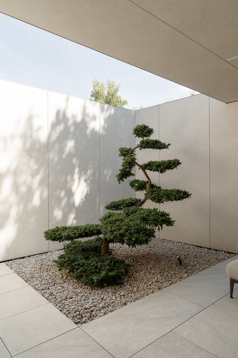 Luksusowy dom blisko natury i wnętrza w duchu quiet luxury