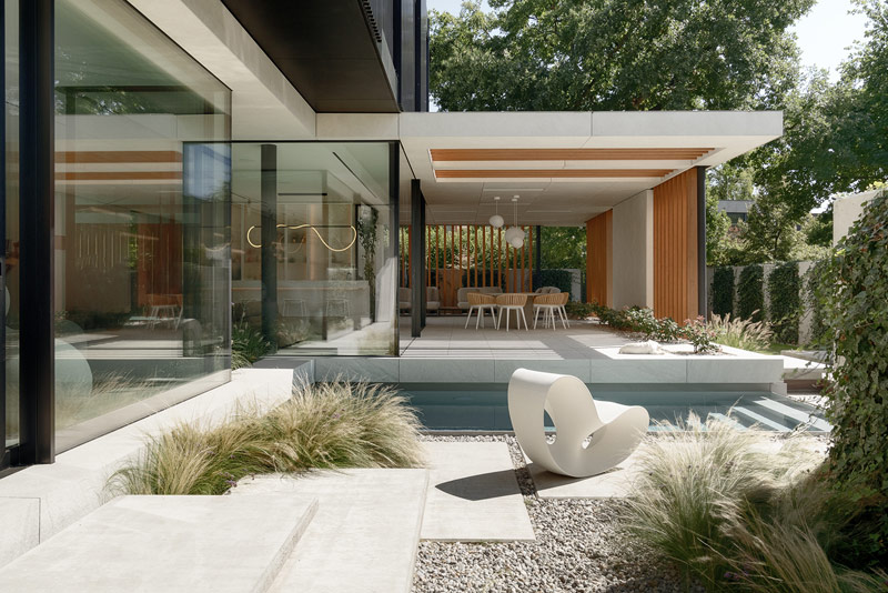 Luksusowy dom blisko natury i wnętrza w duchu quiet luxury