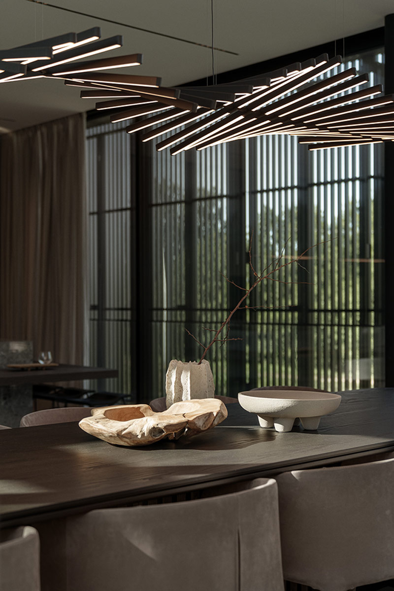 Luksusowy dom blisko natury i wnętrza w duchu quiet luxury