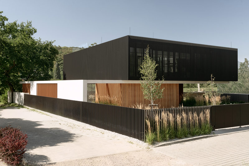 Luksusowy dom blisko natury i wnętrza w duchu quiet luxury