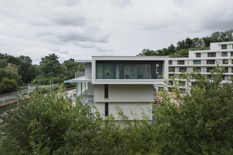 Zesp&oacute;ł apartamentowy w naturalnym otoczeniu dawnego kamieniołomu