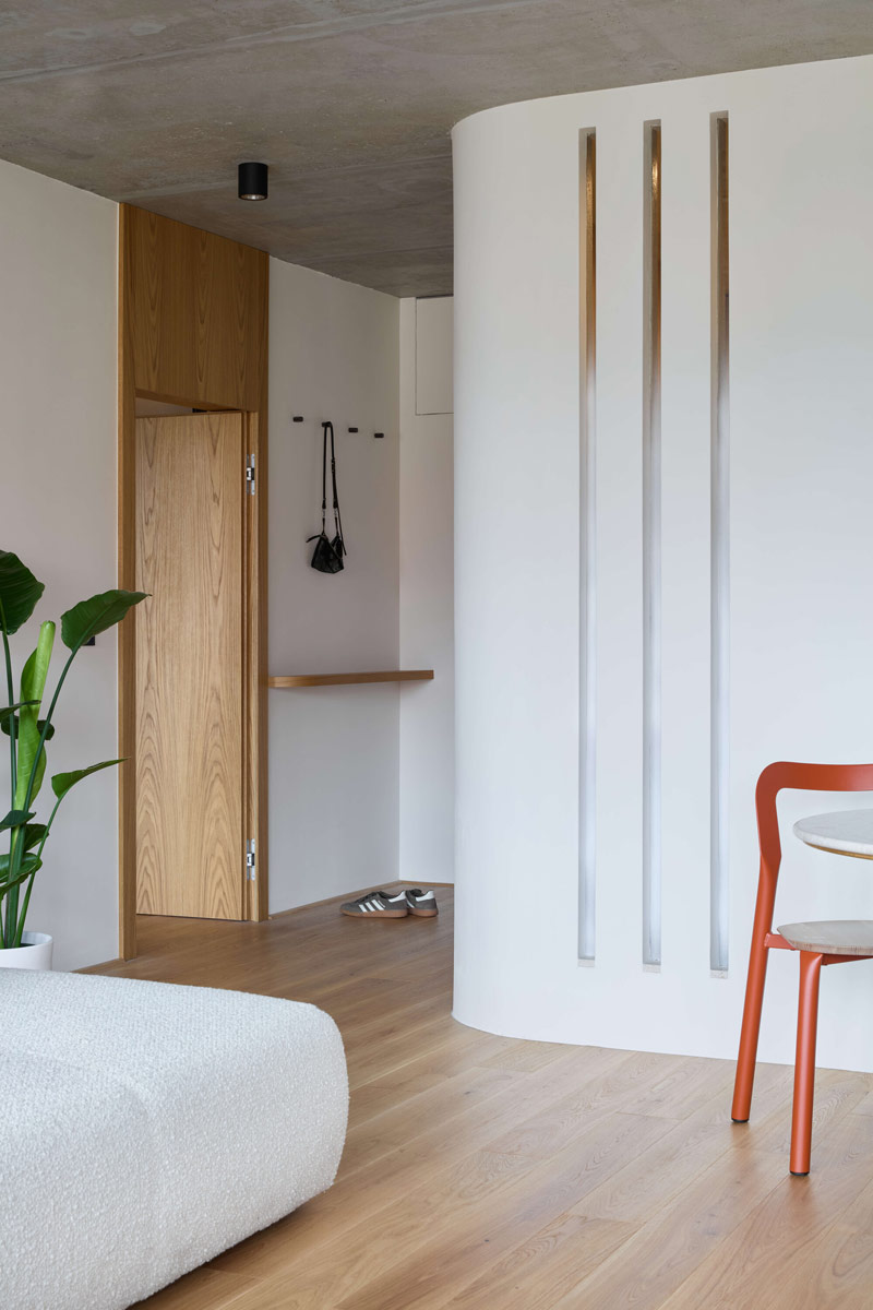 Oryginalne mieszkanie w bloku inspirowane morzem i dynamiką miasta