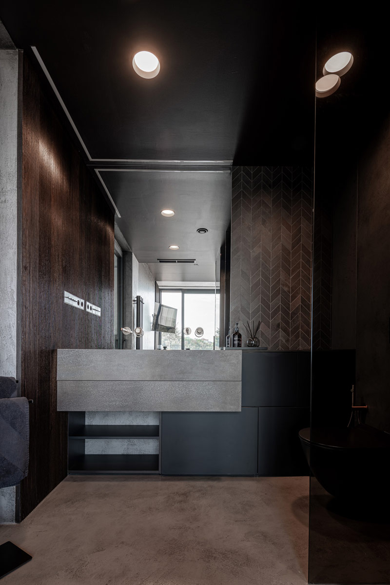 Beton, czerń i oryginalne rozwiązania w klimatycznych wnętrzach loftu