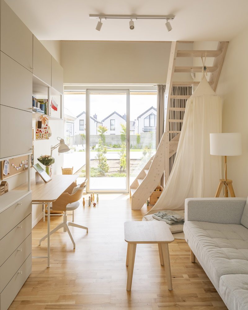 Architektura spokoju: Dom na skraju sosnowego lasu