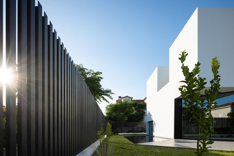 Nietypowa, geometryczna bryła domu w środkowej Portugalii