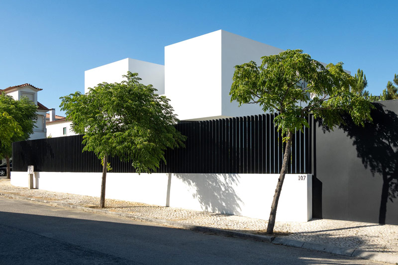 Nietypowa, geometryczna bryła domu w środkowej Portugalii
