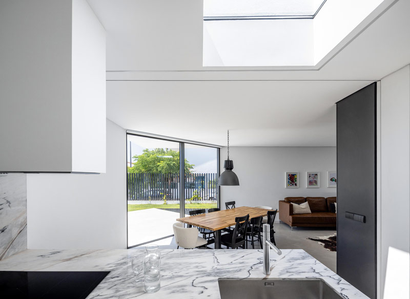Nietypowa, geometryczna bryła domu w środkowej Portugalii