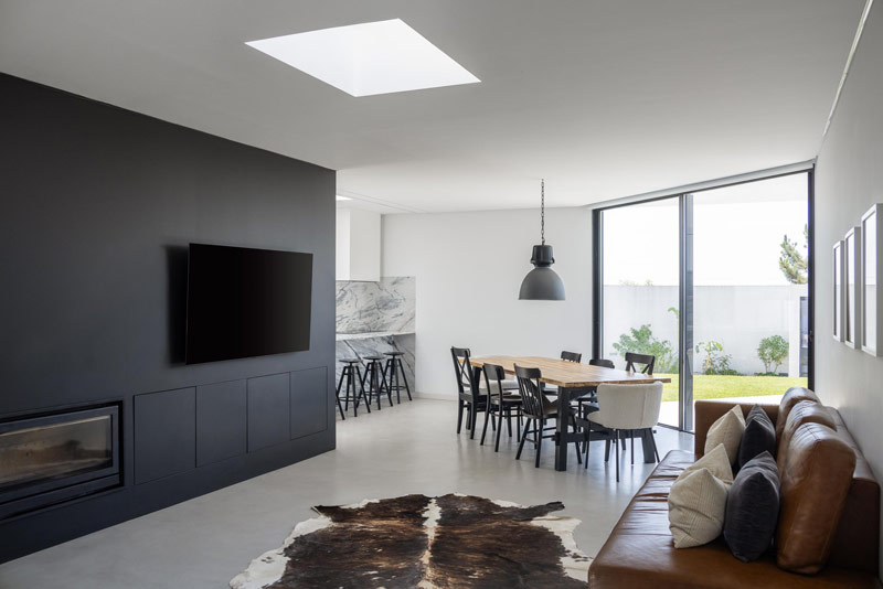 Nietypowa, geometryczna bryła domu w środkowej Portugalii