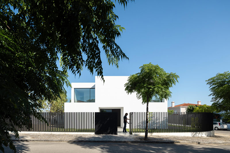 Nietypowa, geometryczna bryła domu w środkowej Portugalii