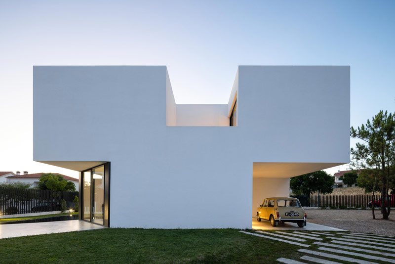 Nietypowa, geometryczna bryła domu w środkowej Portugalii