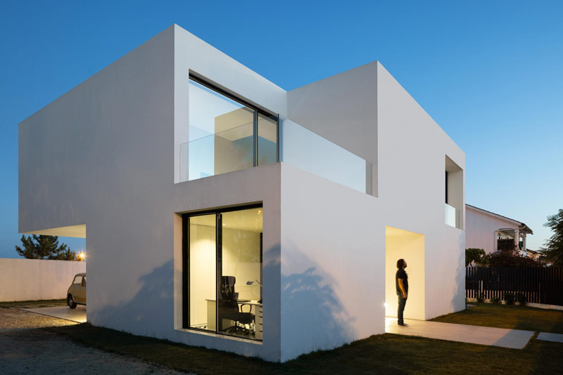 Nietypowa, geometryczna bryła domu w środkowej Portugalii