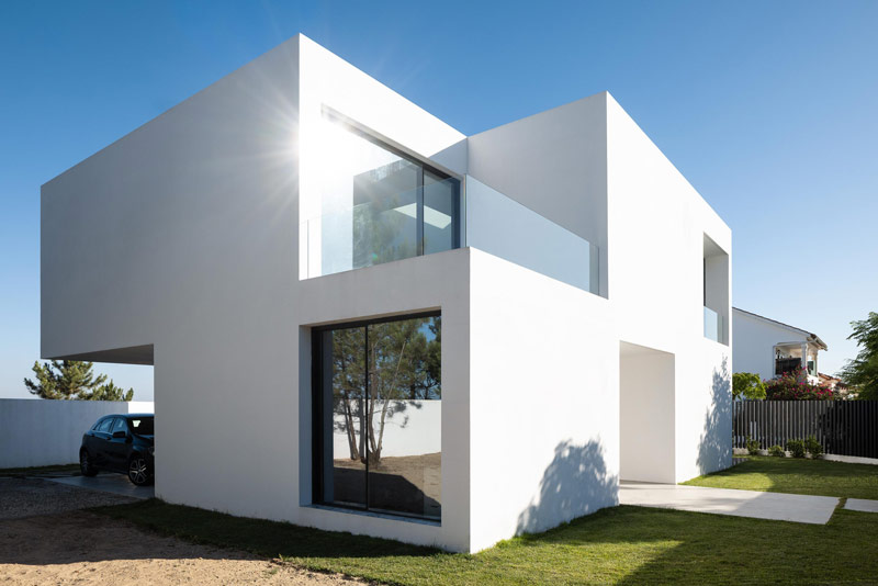 Nietypowa, geometryczna bryła domu w środkowej Portugalii