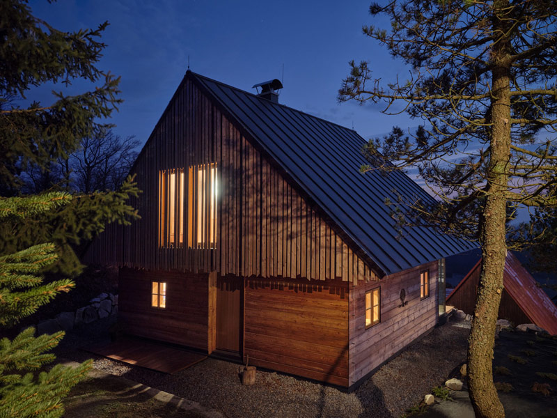 Wsp&oacute;łczesna g&oacute;rska chata inspirowana beskidzkim krajobrazem