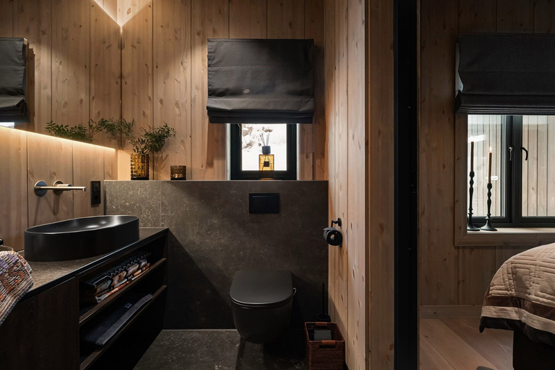 Wsp&oacute;łczesny azyl w tradycyjnym norweskim g&oacute;rskim krajobrazie