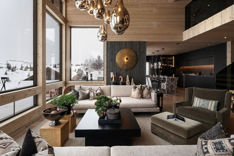 Wsp&oacute;łczesny azyl w tradycyjnym norweskim g&oacute;rskim krajobrazie