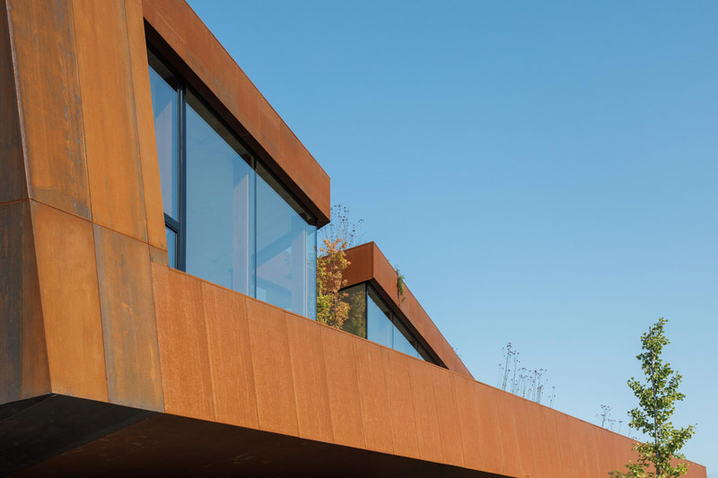 Casa Corten: Oryginalny dom wtopiony w naturalny krajobraz