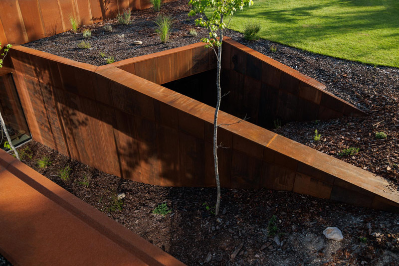 Casa Corten: Oryginalny dom wtopiony w naturalny krajobraz