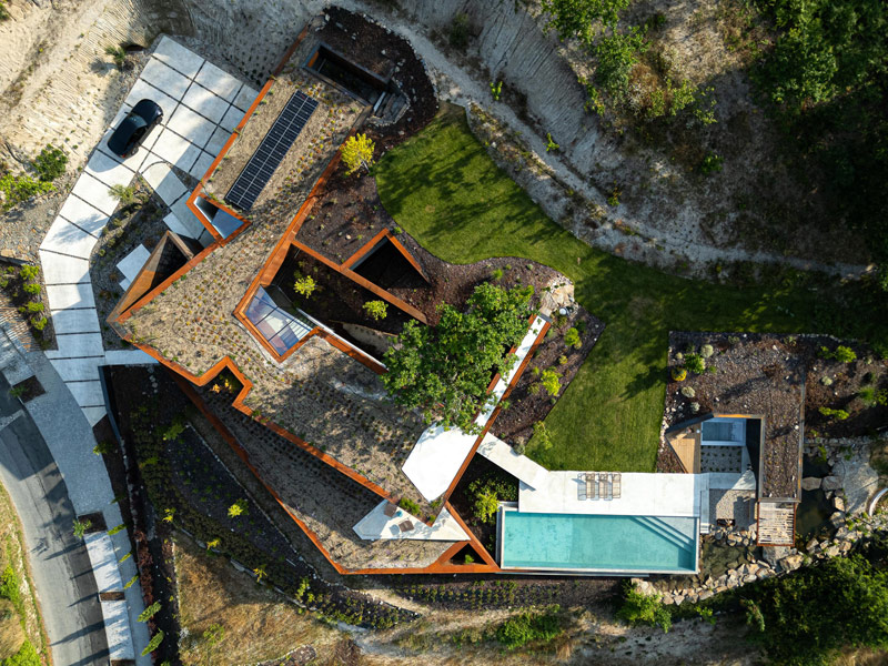 Casa Corten: Oryginalny dom wtopiony w naturalny krajobraz