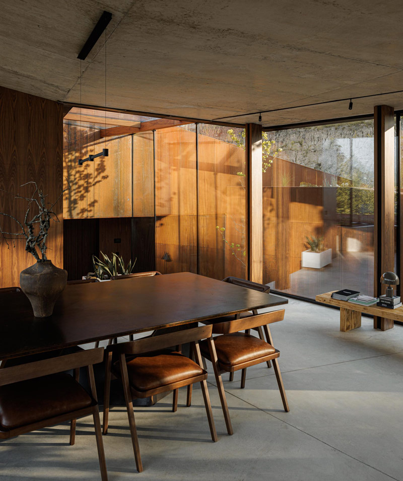 Casa Corten: Oryginalny dom wtopiony w naturalny krajobraz